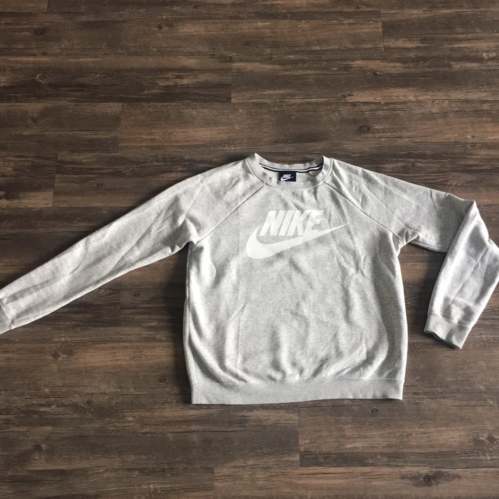 Light grey Nike crew neck pull over size S